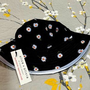 BRAND NEW ALICE AND OLIVIA BUCKET HAT